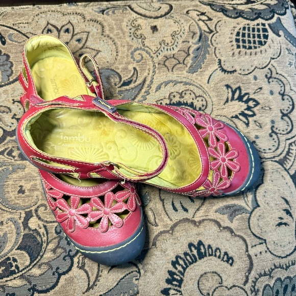 Jambu size 11M, Red - Picture 15 of 17